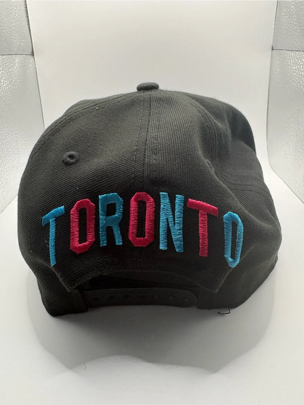 New Era Toronto Raptors 9FIFTY Snapback Black Pink Blue NBA Hat OSFM
